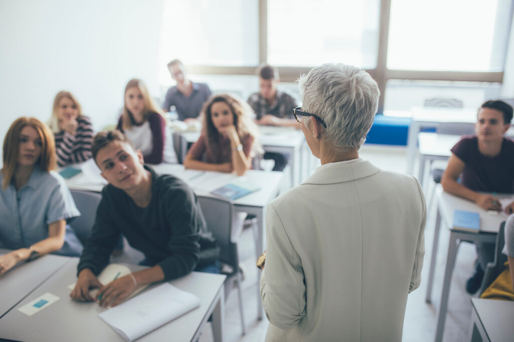 Con La Laurea In Giurisprudenza Si Può Insegnare Alle Medie
