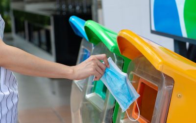 Si stimano oltre 2 miliardi di mascherine usa e getta nell’anno scolastico: ma come si smaltiscono?