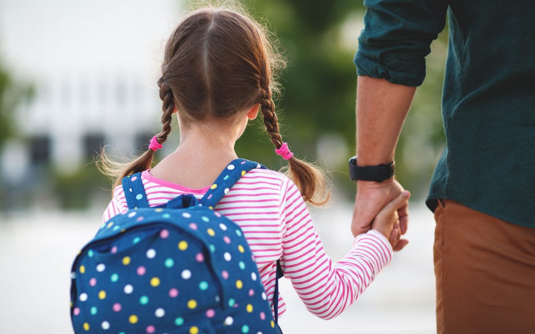 Chi autorizza il rientro a scuola di un bimbo dopo la malattia? Visite o autodichiarazioni: ogni Regione a modo suo. I pediatri: “Il problema sono le attese per i tamponi”