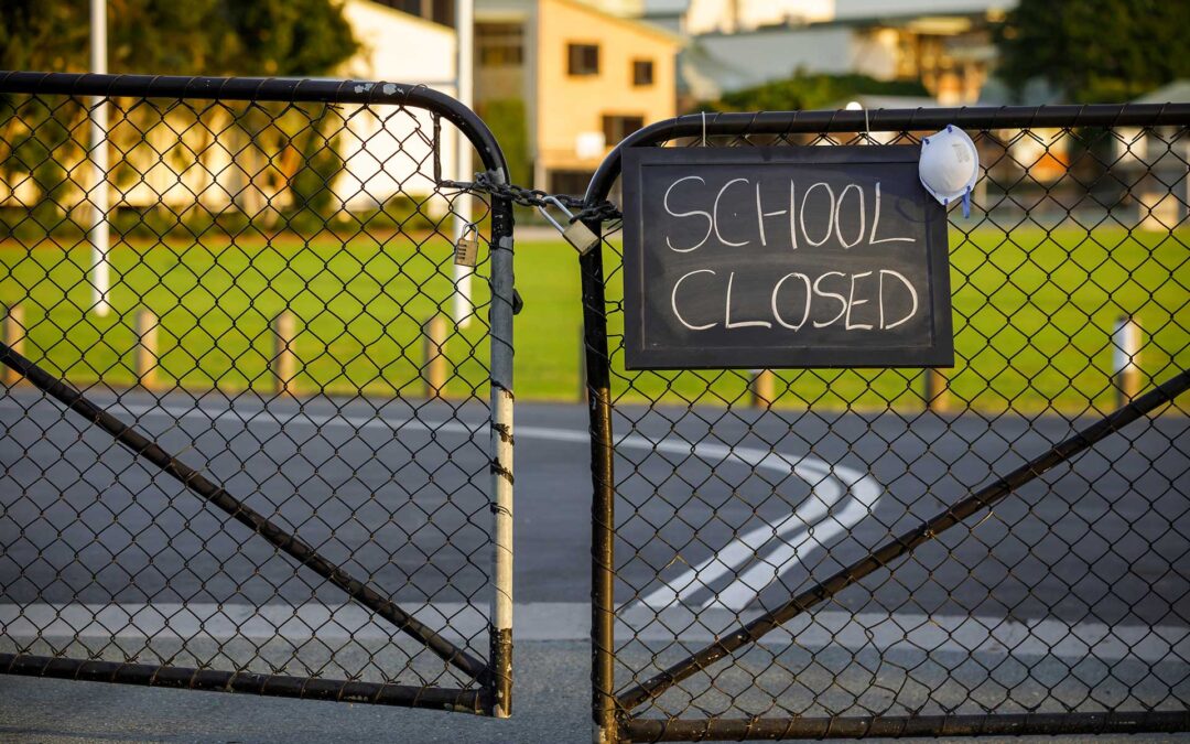Chiusure e isolamento per varie classi o intere strutture scolastiche. Nonostante la didattica a distanza, nuovi casi di contagio si stanno diffondendo su tutto il territorio.