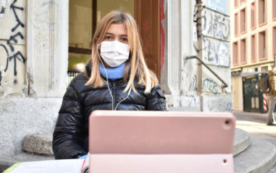 DOPO “NO MUSK”, NASCE IL MOVIMENTO “NO DAD”.  Flash mob degli studenti davanti alle scuole per chiedere lezioni in presenza.