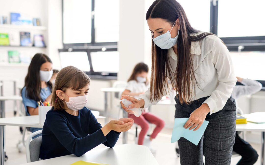 Apertura scuola: rischi Covid minimi e benefici enormi