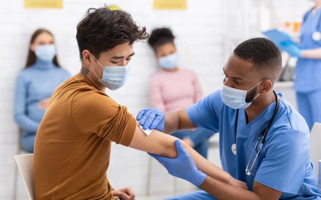 Vaccini a scuola, «da settembre per gli studenti somministrazioni in classe»