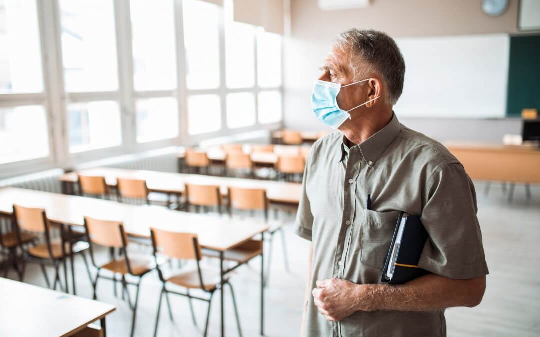 Inizio scuola 2021, cattedre vuote, classi pollaio e vaccino: il governo a lavoro per evitare il caos.