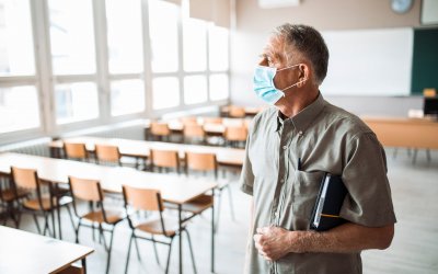 Inizio scuola 2021, cattedre vuote, classi pollaio e vaccino: il governo a lavoro per evitare il caos.