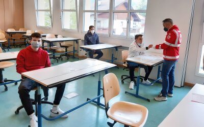 Test salivari per il ritorno in classe, famiglie protagoniste: la raccolta della saliva a casa