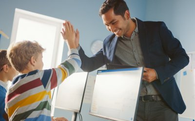 Scuola media in crisi: apprendimenti in calo e insegnanti in fuga