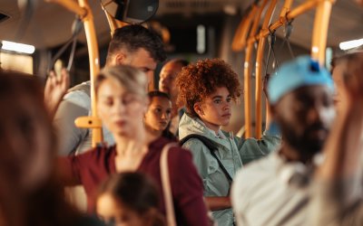 Il pendolarismo studentesco: le ore perse sui treni regionali tra disagi e resilienza