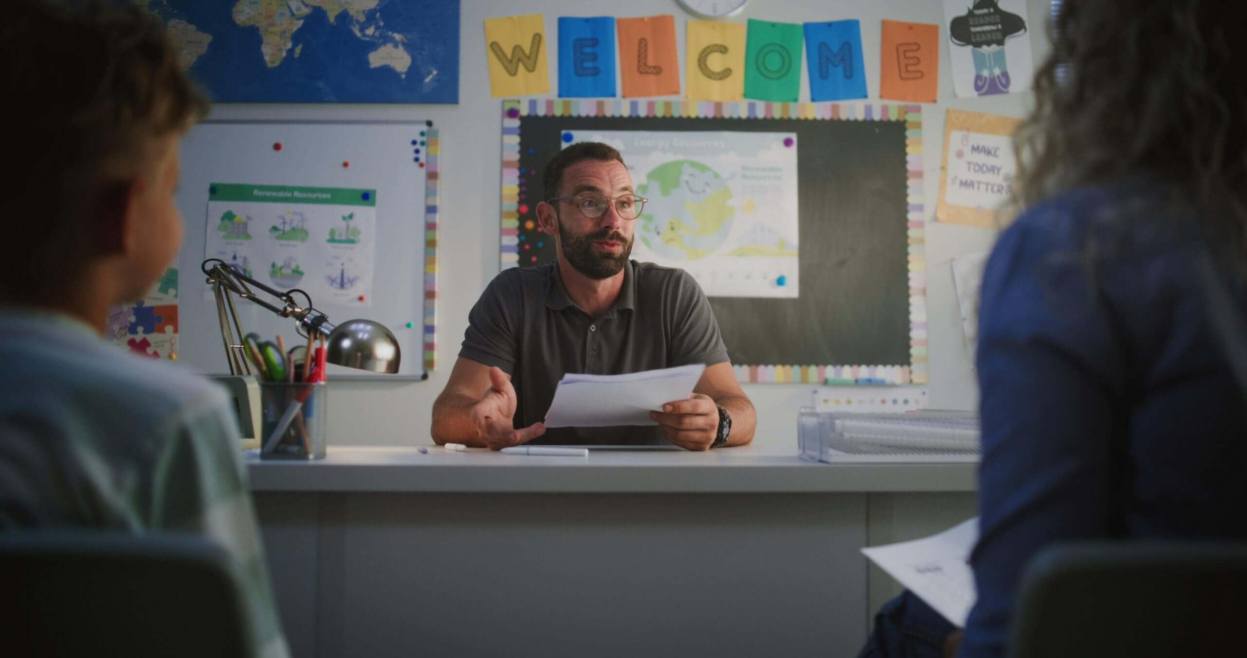 Male,Teacher,Giving,School,Test,Results,Of,Elementary,School,Student