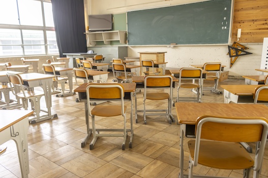 Desks,And,Teacher’s,Desks,Lined,Up,In,An,Old,Japanese